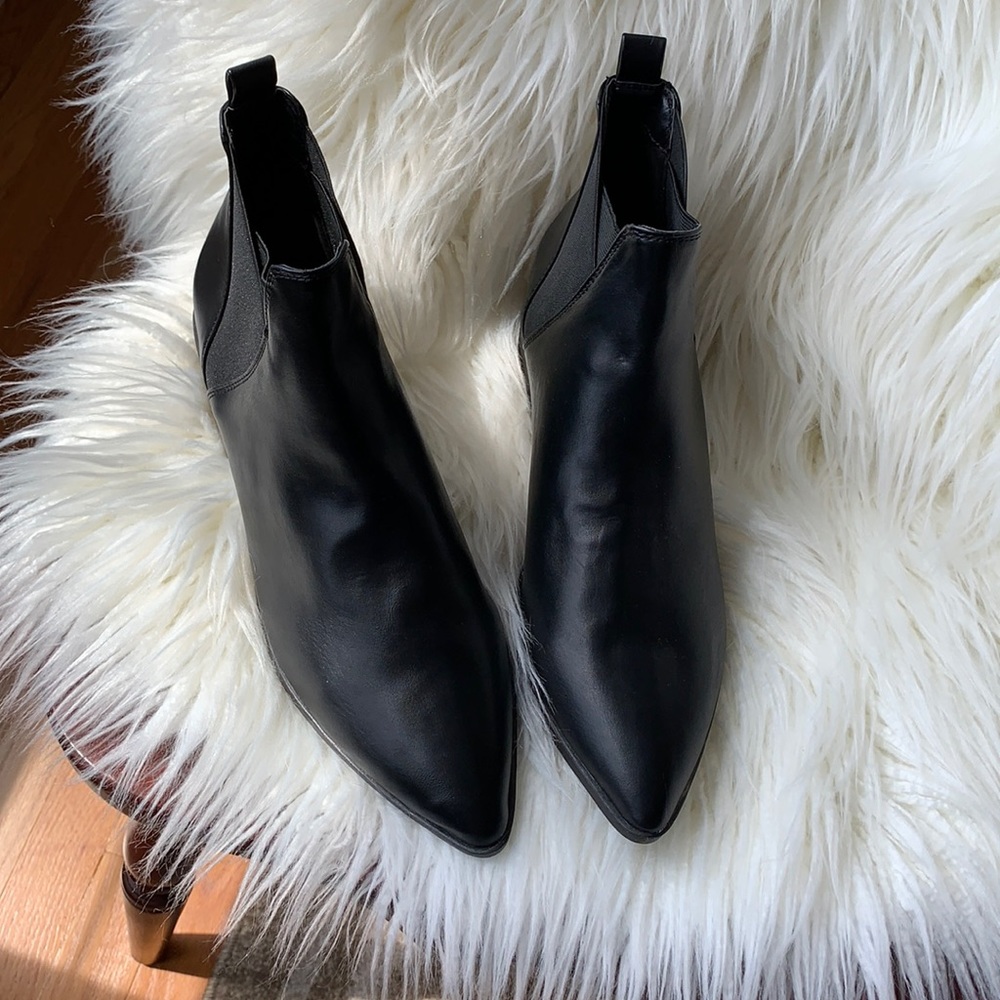 🌟LOW HEEL BLACK LEATHER POINTED TOE BOOTIES - LIKE NEW